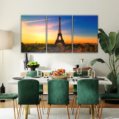Sunset of Eiffel Tower in Paris France Canvas Print