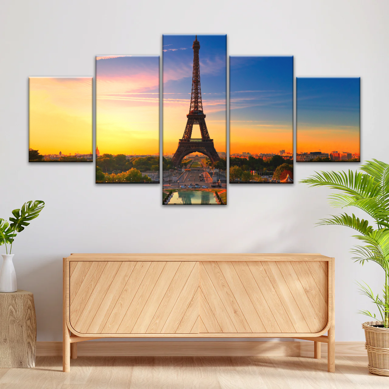 Sunset of Eiffel Tower in Paris France Canvas Print